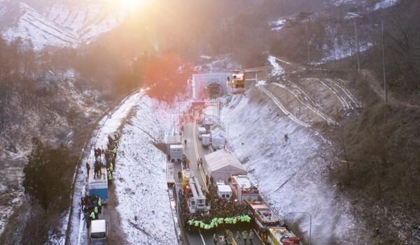 '터널' 안에 뭐가 있다? '비트'에서 '부산행'까지, 영화 속 터널의 의미