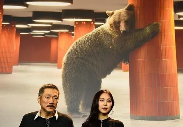 홍상수와 김민희의 두 번째 영화 <밤의 해변에서 혼자> 따끈따끈 리뷰