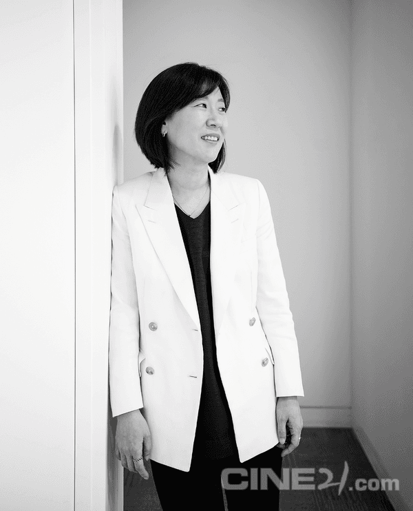"고유의 결이 있는 감독을 서포트하는 것이 나의 몫이다" <기생충> 제작자 바른손이앤에이 곽신애 대표