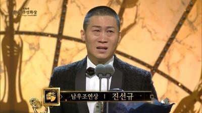 순수한 미소부터 살벌한 카리스마까지, 대세 배우 진선규에 대해