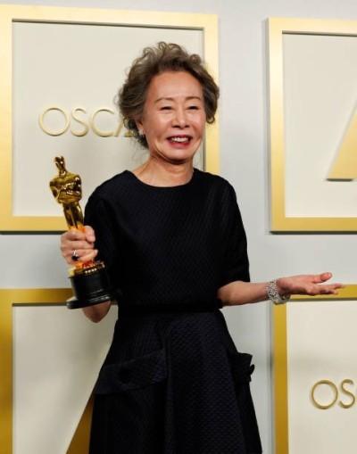 윤여정이 오스카 여우조연상을 수상하기까지