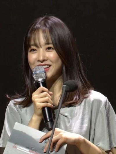 찹쌀떡 볼살 빠지고 한 층 성숙해졌다는 박보영 근황