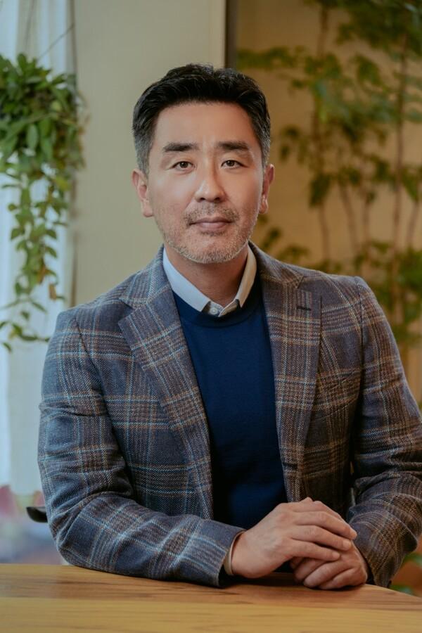 [인터뷰] <장르만 로맨스> 류승룡, "김현의 인생이 우리 모두의 인생"