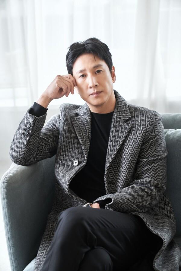 <킹메이커> 이선균, "흥미진진한 선거판 이야기를 스타일리시하게 담았다"