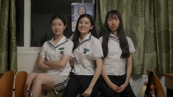 <성적표의 김민영> 멋쩍고 부끄러워 때로는 이상했던 그 시절 우리