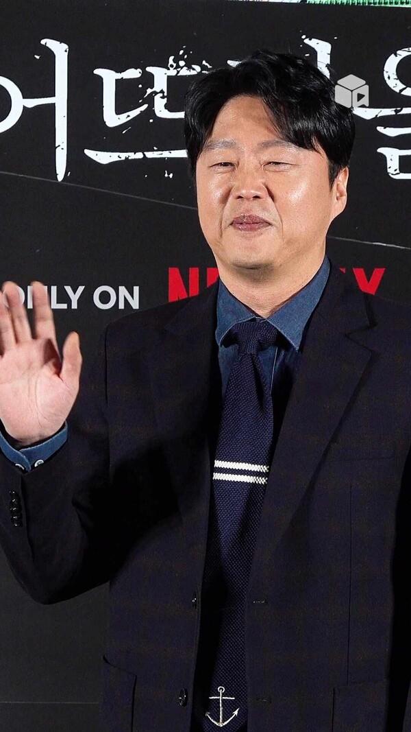 김희원 웃겨놓고 터지는 플래시들 [스마트폰을 떨어뜨렸을 뿐인데]