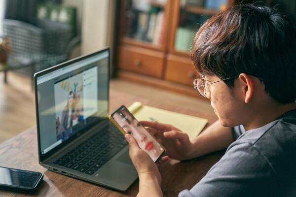 지금 스마트폰으로 읽고 있나요? 현실 밀착형 스릴러 포함한 2월 셋째 주 OTT 신작 라인업