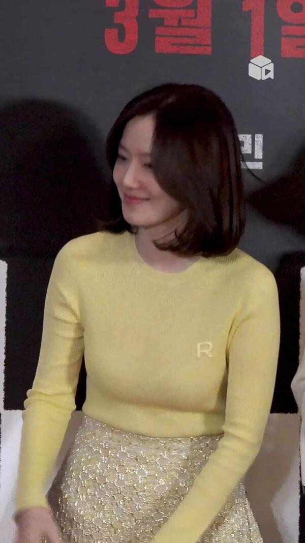 아직도 문채원 배우 실물을 담을 수 있는 카메라가 없네 [대외비]