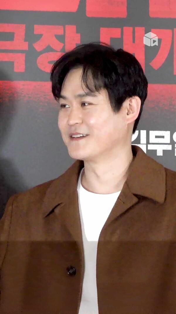 [대외비] VIP 시사회에 댄디룩 완벽 소화한 김성균 배우의 등장!