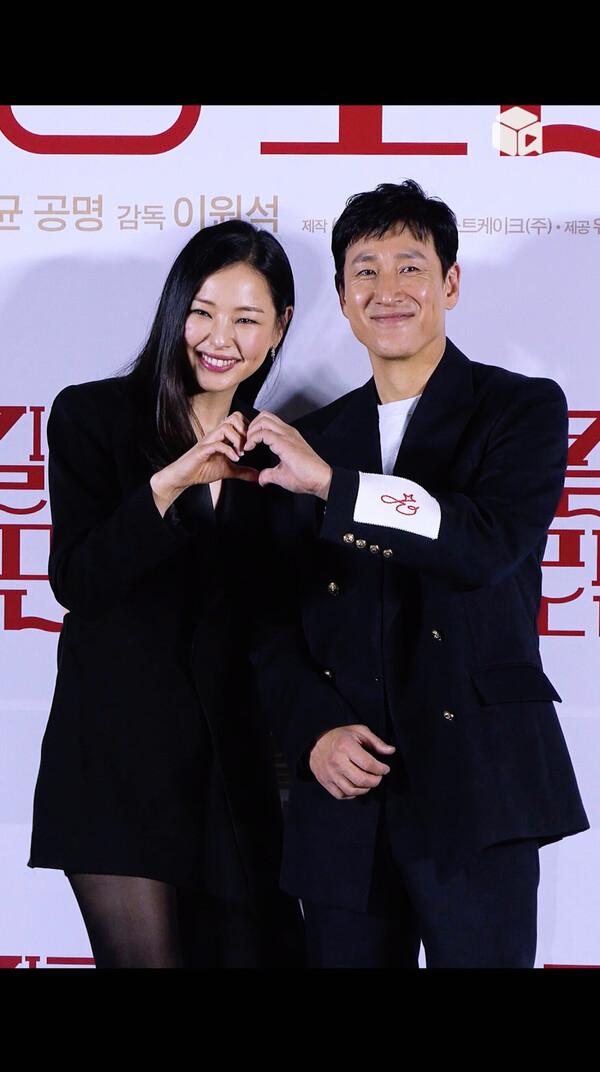 여래&조나단의 공식석상 현장 같네요 [킬링 로맨스]