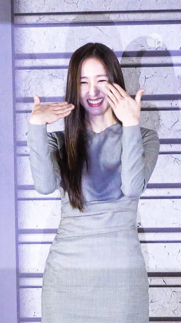 정수정(크리스탈)이 포토 타임에서 당황한 이유? [거미집]