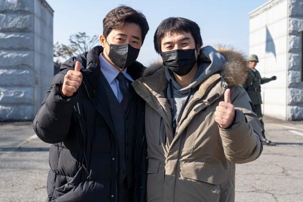 〈행복의 나라〉 촬영 종료 기념사진