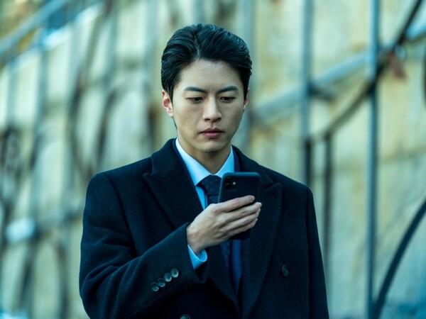 〈언더 유어 베드〉 (사진 제공=(주)미스터리픽처스)