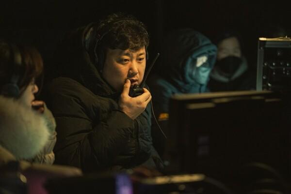 [인터뷰] 〈황야〉 허명행 감독 “마동석과의 팔씨름, 한 번도 이긴 적 없어”