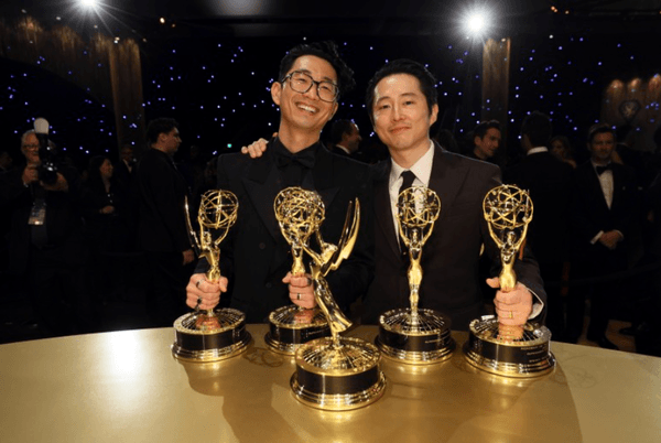 〈성난 사람들〉감독 이성진(왼쪽), 배우 스티븐 연 (사진=AP/Invision for the Television Academy, © Television Academy)