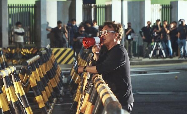 〈서울의 봄〉  촬영현장의 김성수 감독