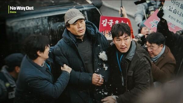 조진웅·유재명·허광한의 스릴러 드라마 〈노 웨이 아웃〉, 올 하반기 공개 예정