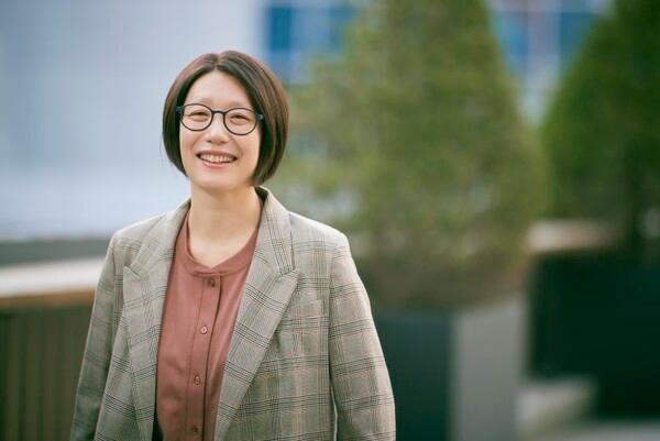 [인터뷰] “내 다큐는 미래 세대 위한 연서 … 1세대 조경가의 친숙한 작품들에서 위로받길” 〈땅에 쓰는 시〉 정다운 감독
