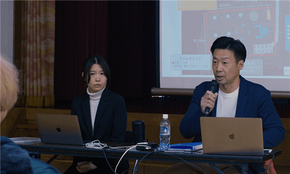 〈악은 존재하지 않는다〉 다카하시(코사카 류지, 오른쪽)와 마유즈미(시부타니 아야카)​