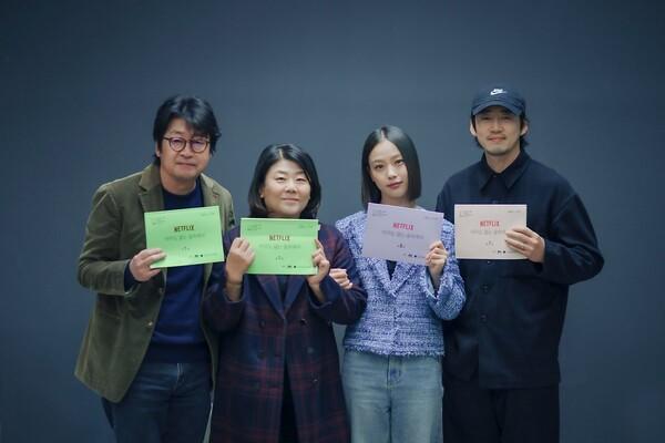 넷플릭스 〈아무도 없는 숲속에서〉주연 배우들