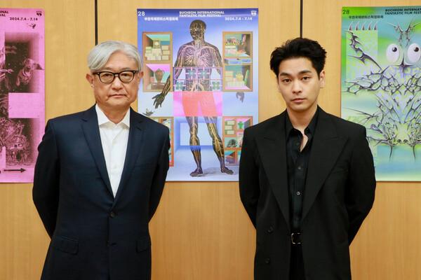 〈나츠메 아라타의 결혼〉 츠츠미 유키히코 감독(왼쪽)과 야기라 유야 배우 (사진 = 씨네플레이 양시모)