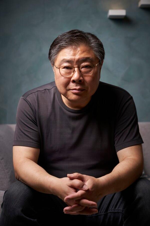 [인터뷰] 〈리볼버〉 오승욱 감독, "전도연 배우에게 〈사망유희〉 이소룡의 이미지를 제안했어요."