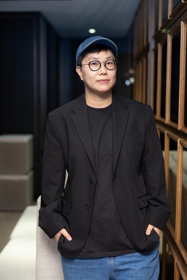 〈우리는 천국에 갈 순 없지만 사랑은 할 수 있겠지〉  한제이 감독.  (사진 제공=(주)메리크리스마스)