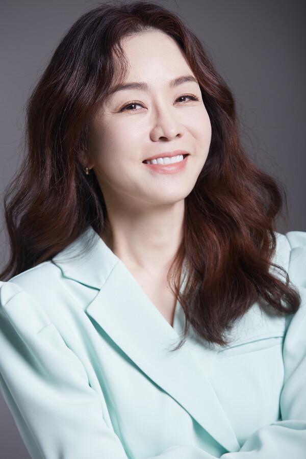 [인터뷰] 다큐 보며 알츠하이머 환자 연구 … “첫 스크린 주연 부담됐지만, 참 좋은 영화” 〈세상 참 예쁜 오드리〉 김정난 배우