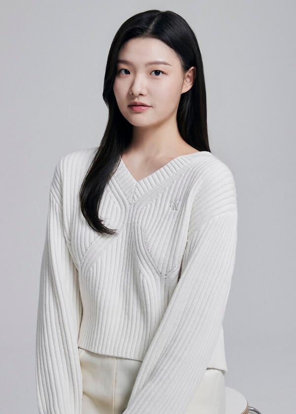 [인터뷰] “함께 출연한 장윤주, 언니처럼 편하게 해줘” 〈최소한의 선의〉 최수인