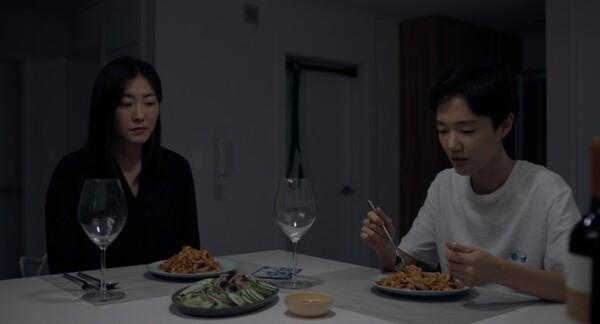 〈럭키, 아파트〉