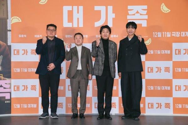 (왼쪽부터) 기자간담회 현장의 양우석 감독, 배우 박수영, 김윤석, 이승기. 사진제공=롯데엔터테인먼트