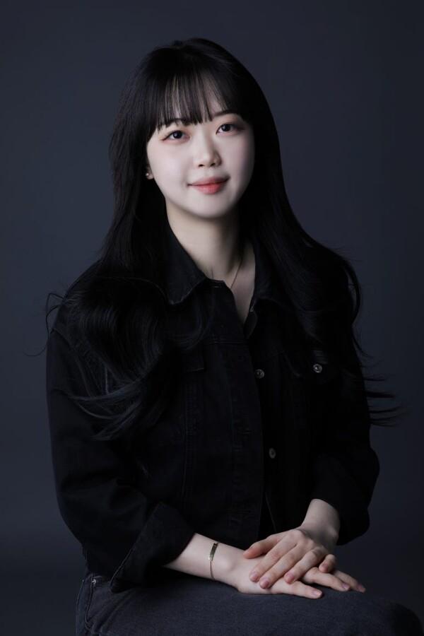 〈면접교섭〉으로 장편 데뷔한 이주아 감독. (사진 제공=필름다빈)