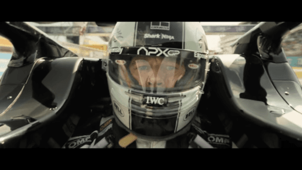 〈F1〉 