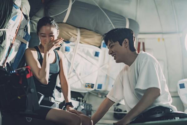 〈별들에게 물어봐〉