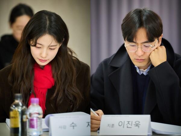 대본리딩 현장의 배우 수지, 이진욱(사진제공=위드에이스튜디오)
