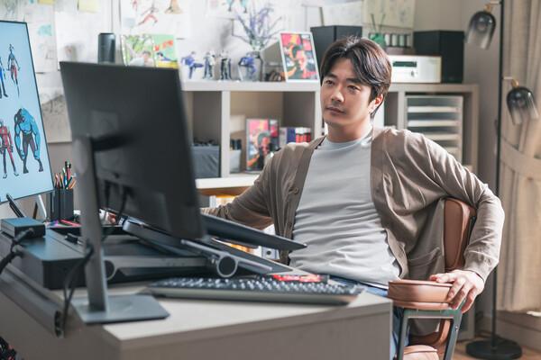 '권상우 무릎 꿇은 덕 봤나' 〈히트맨2〉9일 연속 1위… 200만 관객 돌파