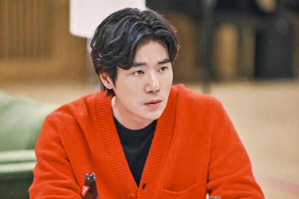 배우 김강우, 연극 〈붉은 낙엽〉으로 9년만에 무대 복귀