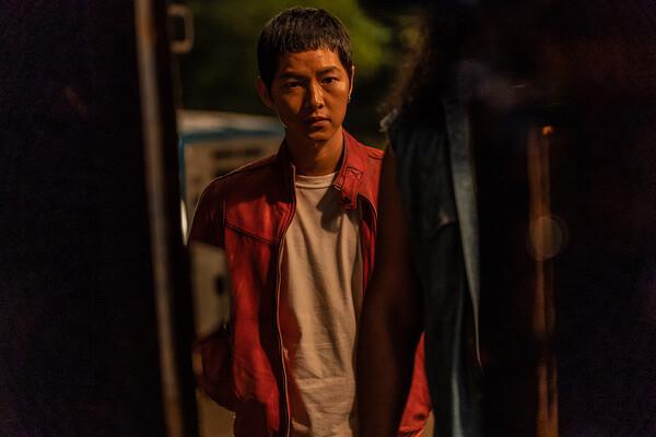 극장에선 흥행 부진했던 〈보고타〉, 넷플릭스에선 비영어권 1위