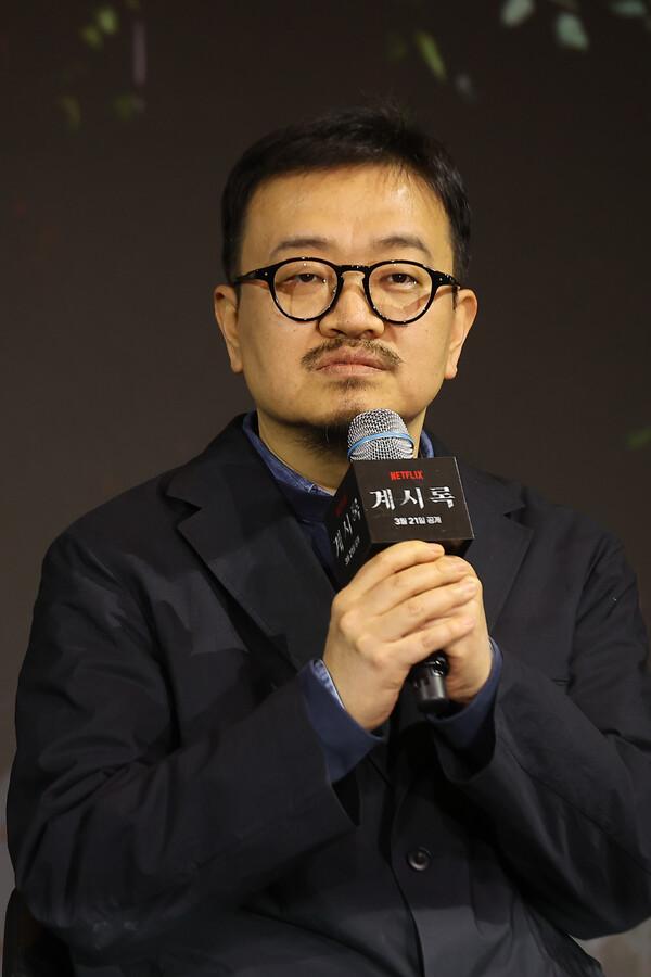 "믿고 싶은 것만 믿는 이들이 겪는 파멸과 구원의 이야기"…연상호 감독 신작 영화 〈계시록〉