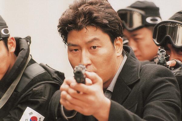 영화 〈쉬리〉 속 한 장면 [CJ ENM 제공]