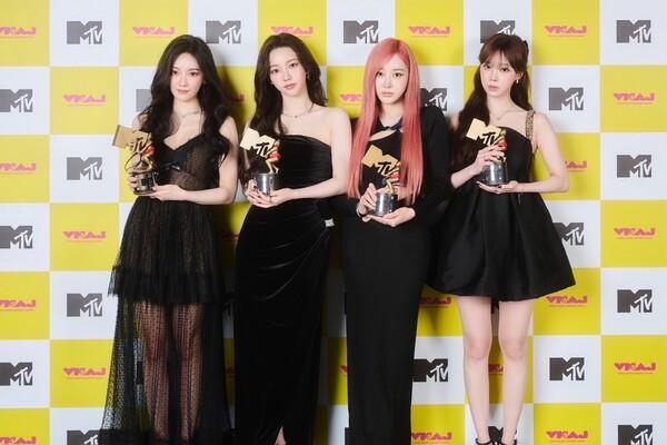 에스파, 일본 MTV 시상식서 여성 아티스트 최초 4관왕 달성