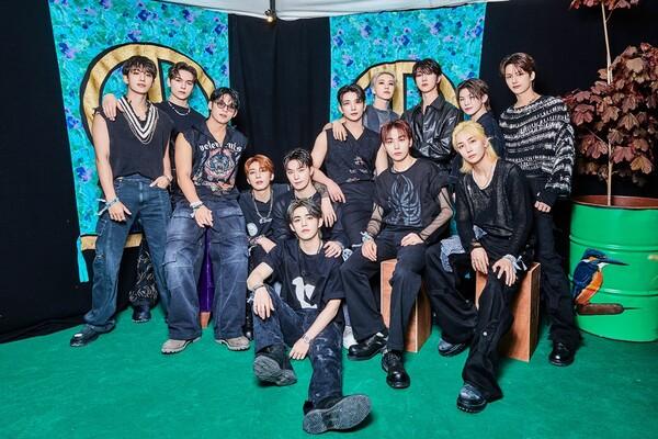 세븐틴, 데뷔 10주년 맞아 정규 5집 '해피 버스트데이' 발매