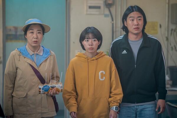 장기이식으로 초능력 얻은 평범한 소시민 히어로들의 코믹 액션 영화 〈하이파이브〉