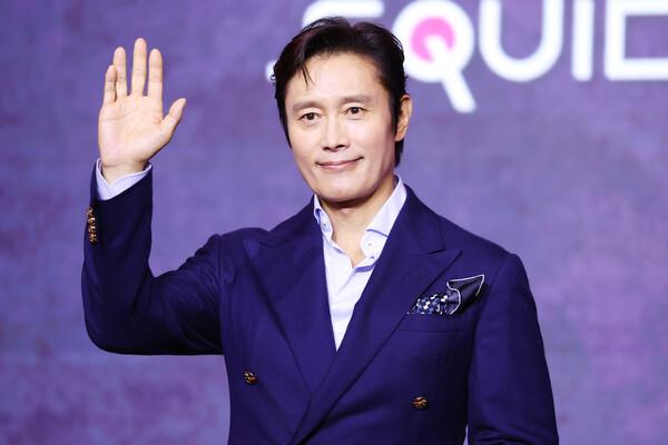 (서울=연합뉴스) 진연수 기자 = 배우 이병헌이 9일 서울 용산구 드래곤시티 호텔에서 열린 넷플릭스 글로벌 흥행작 '오징어 게임' 시즌3 제작발표회에서 포즈를 취하고 있다.