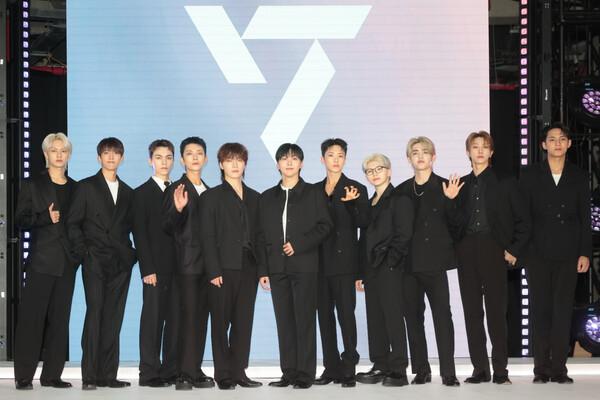 세븐틴 정규 5집 '해피 버스트데이', 빌보드 200 2위로 데뷔!
