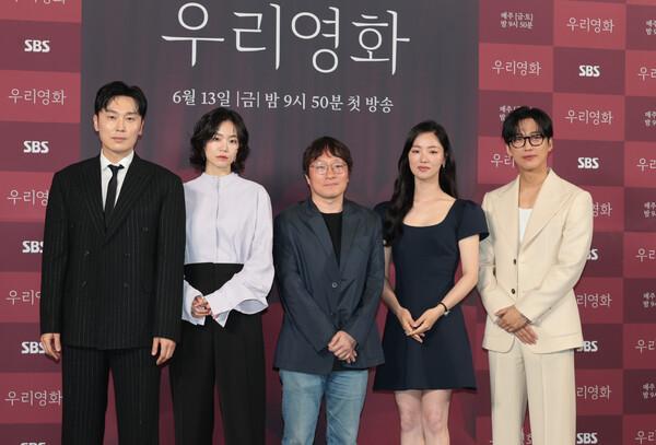 (서울=연합뉴스) 류효림 기자 = 배우 남궁민(오른쪽부터), 전여빈, 이정흠 감독, 배우 이설, 서현우
